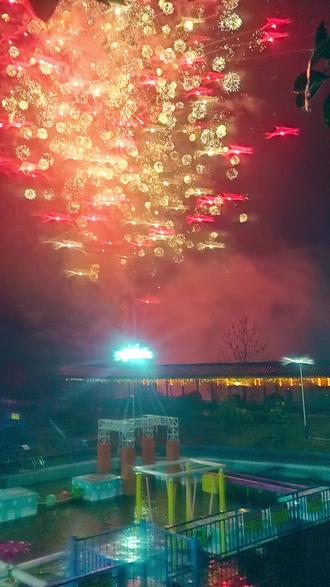 梅花村烟花秀,奔赴衡阳县梅花村的一场烟花盛宴,白天逛乐园,晚上看焰火,新年的快乐全在这了🥳#旅游推荐官 #烟花秀 #梅花村