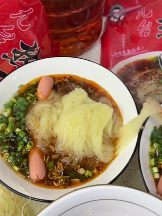 上班的上学的早餐就来上一碗九台热面简单方便还美味#九台热面 #太好吃了 #地方特色美食 #美食