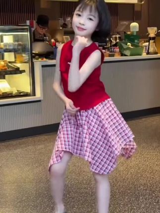甜酷风女童夏季套装套裙不规则半身裙搭配儿童装背心上衣两件套潮#女童套装 #酷女孩穿搭 #女童连衣裙