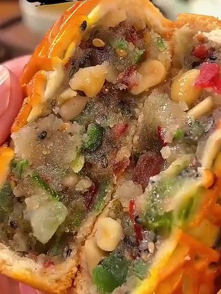 二十个月饼只要九块九毛九,还包邮送到家,之前十九块九拍十个的,你看看有没有发货,没发货就赶紧退了来拍今天这个新链接,厂家提前预热中秋活动,今天九块九毛九不是给你发十个哈,而是整整二十个,他不是那种小的。都是大月饼,外皮金黄酥脆,满满的五仁馅料,一口下去软糯香甜,甜而不腻,老人孩子都爱吃。主要今天价格真的划算,成本、运费都不够吧,妥妥的尝鲜价,刷到的家人不要错过,带一单回去尝尝。#传统糕点 #五仁月饼 #新鲜出炉 #抖音美食推荐官 #月饼