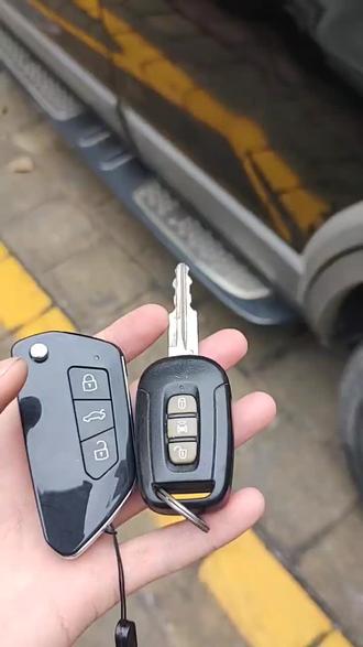 雪佛兰科帕奇遥控增加一把,客户大哥觉得直柄钥匙太麻烦,改成折叠,款式好看,遥控匹配成功感谢大哥的支持#汽车遥控匹配钥匙#备用汽车遥控 #配汽车遥控器钥匙 #同城开锁换锁配汽车钥匙 #雪佛兰科帕奇汽车遥控