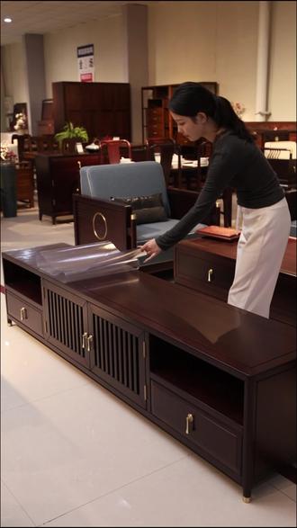 宝妈们看过来!这款透明PVC桌垫太懂带娃痛点了!母婴级材质无 毒无害,放心让宝宝接触,防水防油不渗透,打翻奶瓶、溅上辅食都不怕,擦一擦就干净!可定制尺寸适配餐桌书桌,给家里添个安心好物! #好物推荐🔥 #居家好物 #透明pvc桌布 #桌布茶几布