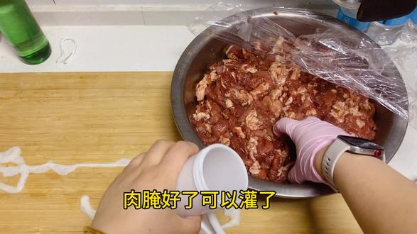 当山东人开始灌香肠的时候,证明离过年也不远了#罐香肠 #年的味道来了 #过年必吃