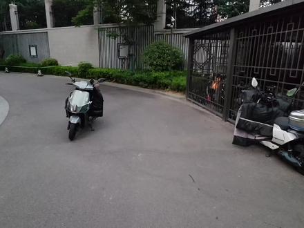 绿源S90电动摩托车整体骑行还挺舒适的,就是转弯稍微有点笨重,整体来说还是不错的#绿源创作者 #你的S级骑行人生 @绿源电动车