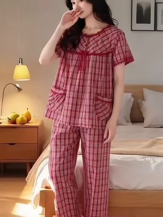 别再穿紧绷睡衣啦✨ 这套睡衣套装,纯棉面料透气又qin肤,宽松版型藏肉又舒服,居家氛围感直接拉满~想睡个好觉,戳链接带走它💤#家居服穿搭 #面料舒适透气 #在家也要美美哒 #睡衣控
