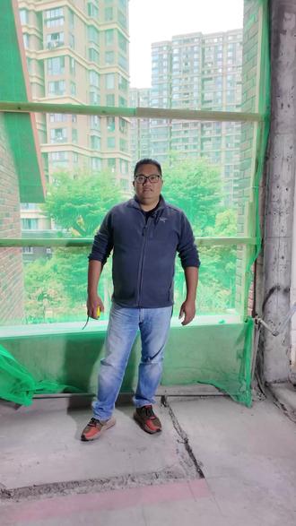 砌墙前倒防水地梁,是装修施工中的重要环节#装修避坑 #装修设计 #福州装修 #砌墙 #防水地梁