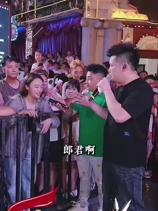 河南哭神九笙现场清唱杜十娘简直绝了,幸好没人拉她不然…….#木森 #护肤 #木森大舞台 #人气爆棚 #户外直播现场