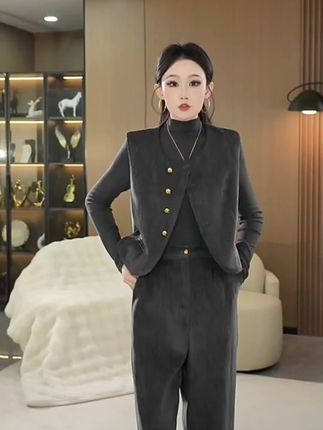 灰色法式时尚马甲女2025秋季新款设计感宽松3150休闲直筒裤三件套#套装#宽松版型 #法式穿搭#时尚套装#气质穿搭