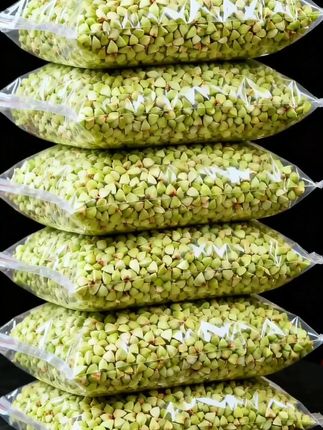 谁懂啊!自从囤了这袋东北荞麦米,我家早餐直接升级! •颗粒超饱满,三棱锥形状透着自然的浅绿,看着就新鲜 •煮粥糯叽叽的,加几颗枸杞红配绿,香到邻居来敲门 现在我家米缸里永远有它的位置,早餐闭眼冲! #东北荞麦米 #早餐吃什么 #健康饮食#荞麦米 @DOU+上热门 @DOU+小助手@家乐美食