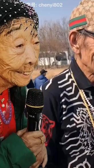 #张二狗和马玉琴元月就要完婚了,广大粉丝朋友们,谁如果要行礼的话请加张玉成微信,微信号码是111000#∴000111