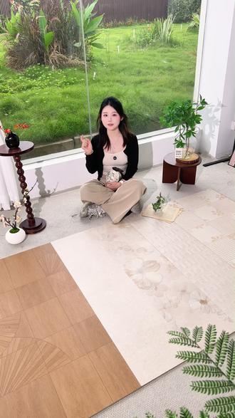 现在年轻人的新中式风小家🏠瓷砖都这么搭了 💫原木拼花木纹砖 + 莱姆石瓷砖 +复古浮雕花砖,整体的新中式氛围不厚重、不老气、不压抑,质感直接拉满。
·>>
▍关于全套瓷砖抄作业清单
·>>
———————
▫莱姆石素面砖:AR312091
▫莱姆石模具砖:AR312091-1
▫莱姆石艺术花砖:AR312091-2
▫湿区地面花砖:H611
▫原木拼花木纹砖:DG685
———————
🏷| 提供设计・瓷砖搭配・瓷砖小样・全屋瓷砖预算
#瓷砖搭配 #卫生间瓷砖 #花砖 #佛山瓷砖厂家 #新中式卫生间