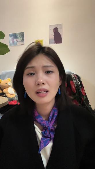 爱而不得,才是爱情最好的防腐剂。
对于还没看完原著的我来说是一场极致的审美享受。看完电影出来,整个人都飘起来了。票价又低还没什么人,电影还好看,我看到最后真的哭死!
#呼啸山庄 #be美学 #电影推荐