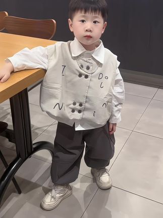总要给儿子尝试不同的风格吧~#男童穿搭 #萌娃穿搭 #人类幼崽又奶又酷穿搭 #高品质童装 #每日童装穿搭分享