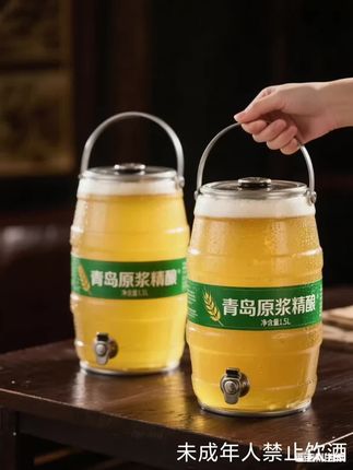 青岛精酿福利上新!一口沦陷的金黄醇厚刚斟满杯,金黄酒液裹着绵密酒泡滑落。轻抿一口,满溢的麦香在舌尖散开——这款青岛精酿,把清爽与醇厚揉进每一滴,入口便是惊艳。现在直接拿下6大桶超值装,分量超足。深夜独酌、朋友聚会都管够,轻松拉满微醺氛围。好喝又不贵,闭眼入准没错!#精酿啤酒 #强烈推荐 #好喝不贵 #一起尝鲜