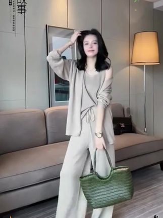 #春秋穿搭 #慵懒风穿搭 #每日分享 #日常通勤穿搭 #休闲减龄穿搭
