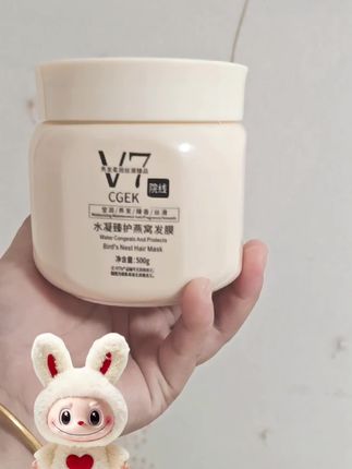 头发干枯毛糙的一定要试试这款发膜。补水防燥,烫染修护,柔顺丝滑,在家做沙龙护理,瀑布发养成记,每根发丝都被呵护到了#头发护理#养发护发#修复受损发质 #好东西一起分享