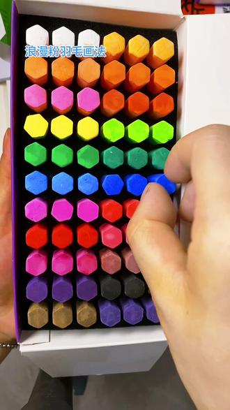 浪漫粉羽毛##上热搜 #粉笔画#粉笔画黑板报