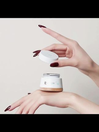 做美甲一定要用到的功能胶,快来看看吧!首先是这个JING家的建构封层,它具有高透高亮的特点,而且流速适中,不容易溢胶,很适合新手宝宝哦。还有这个JING家的粘钻胶,它的粘性很强,可以把钻牢牢的粘在指甲上,再也不用担心钻会掉了,喜欢的姐妹赶紧冲吧!#底胶#封层底胶加固胶 #美甲胶水 #美甲#封层胶