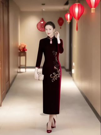 #喜婆婆喜妈妈礼服#鸿韵2025刺绣新款修身改良丝绒旗袍裙#大码喜妈妈婚宴礼服#长款喜婆婆礼服#高端大气