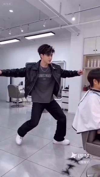 功夫剪发视频ai制作教程
功夫剪发视频ai怎么制作
功夫剪发视频ai口令
#功夫剪发视频ai怎么制作
功夫剪发视频ai怎么制作用什么软件
功夫剪发指令
功夫理发ai
#功夫ai剪发
#即梦ai#AI分身戏精大赛#我的AI分身杀疯了