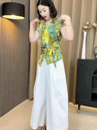 【歌莱图】2025夏季国风山水印花V领短袖优雅收腰上衣8080#谁穿谁好看#穿出自信穿出美丽 #洋气减龄 #时尚百搭