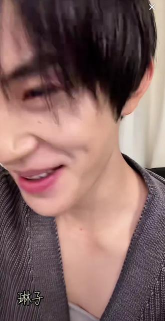 #绝美镜头 #霸总来啦 #张翅 #张翅直播 #张翅新剧
2025.12.24张翅直播录屏分享