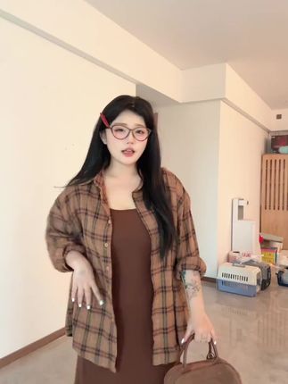 大码mm早秋莫兰迪美拉德磨毛衬衫显瘦收腰长短连衣裙复古格子套装#格子套装 #女装 #穿搭 #大码女装 #秋季穿搭