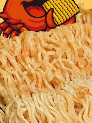 蟹黄干脆面吃起来咸香酥脆比薯片还上头!#干脆面 #零食推荐 #追剧必备零食 #童年记忆小零食 #干脆面推荐
