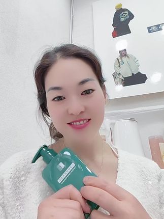 茶麸洗发水,真的超好用,买了就会后悔,后悔没早买,没买更后悔。