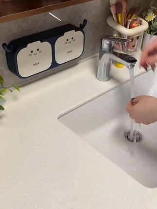 家里有卫生间的可以装个这种#壁挂肥皂盒 ,大小肥皂都能放,底部有沥水盘,方便实用#肥皂盒#香皂盒#卫生间好物 #挂香皂盒