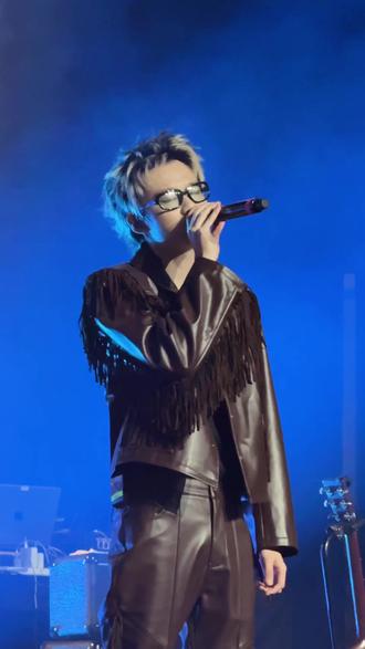 「一天都不想呆了!」#刘思鉴#杭州 #圣诞节 #网球王子
想听即得到 才发现最喜欢是过圣诞节 感谢少爷