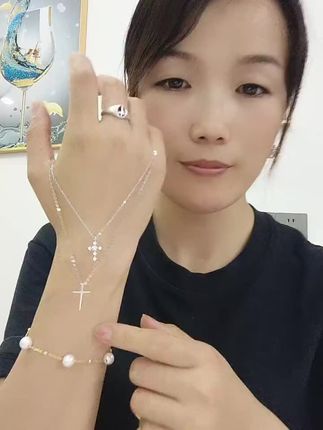 精致小款纯银项链,特别闪亮,戴了三年时间闪亮依旧!不掉色不生锈防过敏,喜欢的姐妹放心拍!#纯银项链#时尚百搭#戴出高级感#爱的礼物