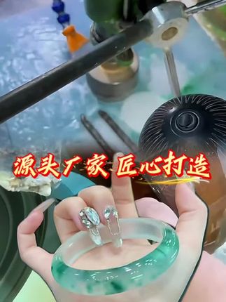 匠心制作、媲美高贵的手镯、飘花灵动的点缀、怦然心动、水头冰透#玉器 #珠宝首饰 #性价比超高 #精致女人必备 #手镯