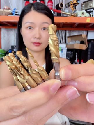 三合一复合丝锥,集打孔、攻丝与倒角功能于一体,实现高效加工,一步到位完成打孔作业,#丝锥 #打孔 #钻头 #高性能实用工具 #拧螺丝