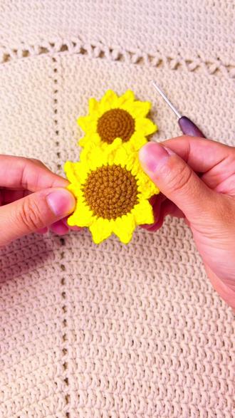 向日葵钩织教程#创作灵感 #让喜欢的事成为生活 #向日葵钩织 #教程 #毛线钩织 @抖音小助手