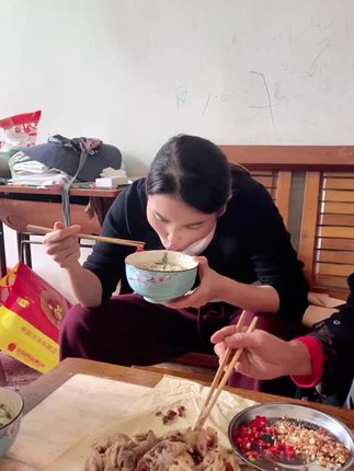 河南人懂的都懂,芝麻叶面条咋样#简简单单一顿家常便饭 #抖音记录农村生活