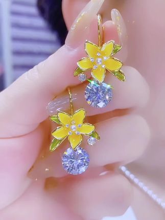 人间富贵花,小小花,大气场,日常通勤的温柔心机 #耳饰 #首饰控 #精美穿搭 #仙女必备