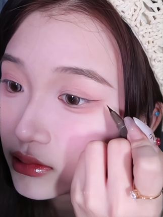 眼线笔选对,眼线轻松拿捏~#新手化妆教程 #眼线液笔 #眼妆 #美妆