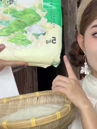 #抖音美食推荐官 #味道好极了你们想吃吗 #米饭 #好香#美食 @上热门🔥🔥🔥 @DOU+小助手 金特莱高山长粒香猫牙米老人小孩爱非真空包装年新米炒饭大米