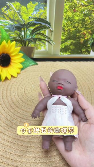 今天给我的娜塔莎做件泳衣 #手工diy #解压 #娜塔莎 #小黑人娃娃