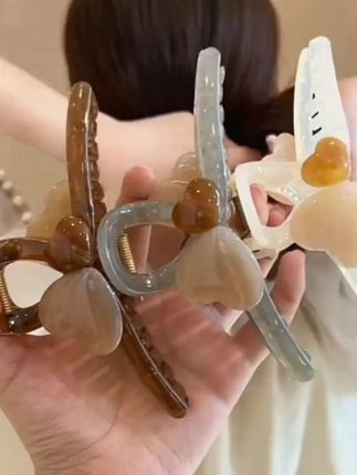 韩版拼色爱心抓夹,百搭高级 #盘发神器 #百搭鲨鱼夹 #后脑勺发抓 #时尚发饰 #百搭发夹
