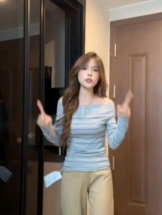 #打底衫 复古条纹拼接针织一字肩露肩修身长袖上衣女秋季设计感打底t恤