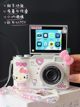 #HelloKitty 相机 #CCD 相机 #学生相机 #翻转屏相机 #入门相机 HelloKitty 新款翻盖 CCD 相机,学生入门款,翻转屏拍照超有趣。