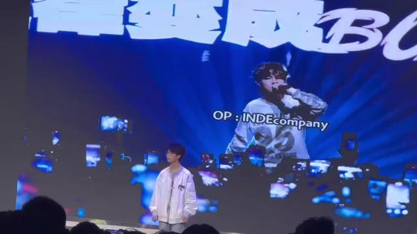 可是我再也不会在16岁的时候登上一中好声音的舞台#麻城一中 #体艺节 摄影师@了解