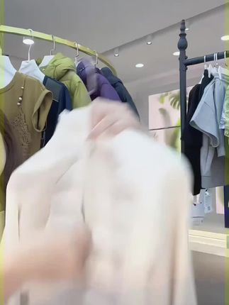 #保暖外套 #保暖内搭 收腰显瘦#运动外套 #强烈推荐。 姐姐姐妹妹一人一件。。 妈妈婆婆一人一件。