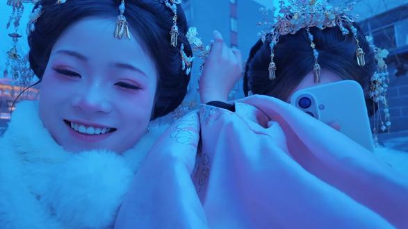 几百年前好朋友的发饰也会缠在一起吗#明制汉服