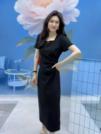 时尚方领连衣裙2025夏季气质修身显瘦优雅时尚高级感长裙#谁穿谁好看 #穿出高级感 #穿出自己的风格
