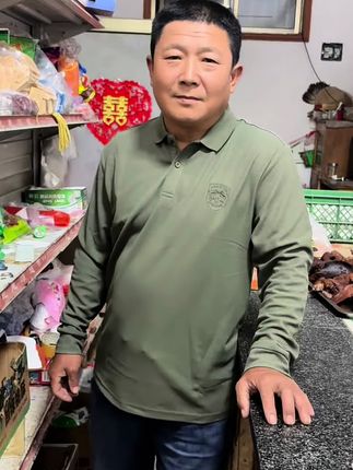 这件POLO衫长袖 春秋穿得舒服又有型!随便搭配个牛仔裤都好看!稻草人经典款自带口碑滤镜,多款颜色可选~#polo衫穿搭 #男士长袖polo衫 #稻草人#品质男装#男士休闲长袖