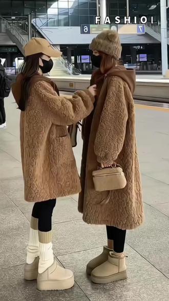 韩版慵懒风假两件羊羔绒皮毛一体外套女冬季新款连帽大衣加厚保暖