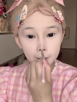 唯资&樱桃小丸子联名款修容,这种白菜价又好用的修容盘你不入,是在等什么,真嘟太可爱啦~ #唯资 #修容教程 #美妆 #无限回购的宝藏单品